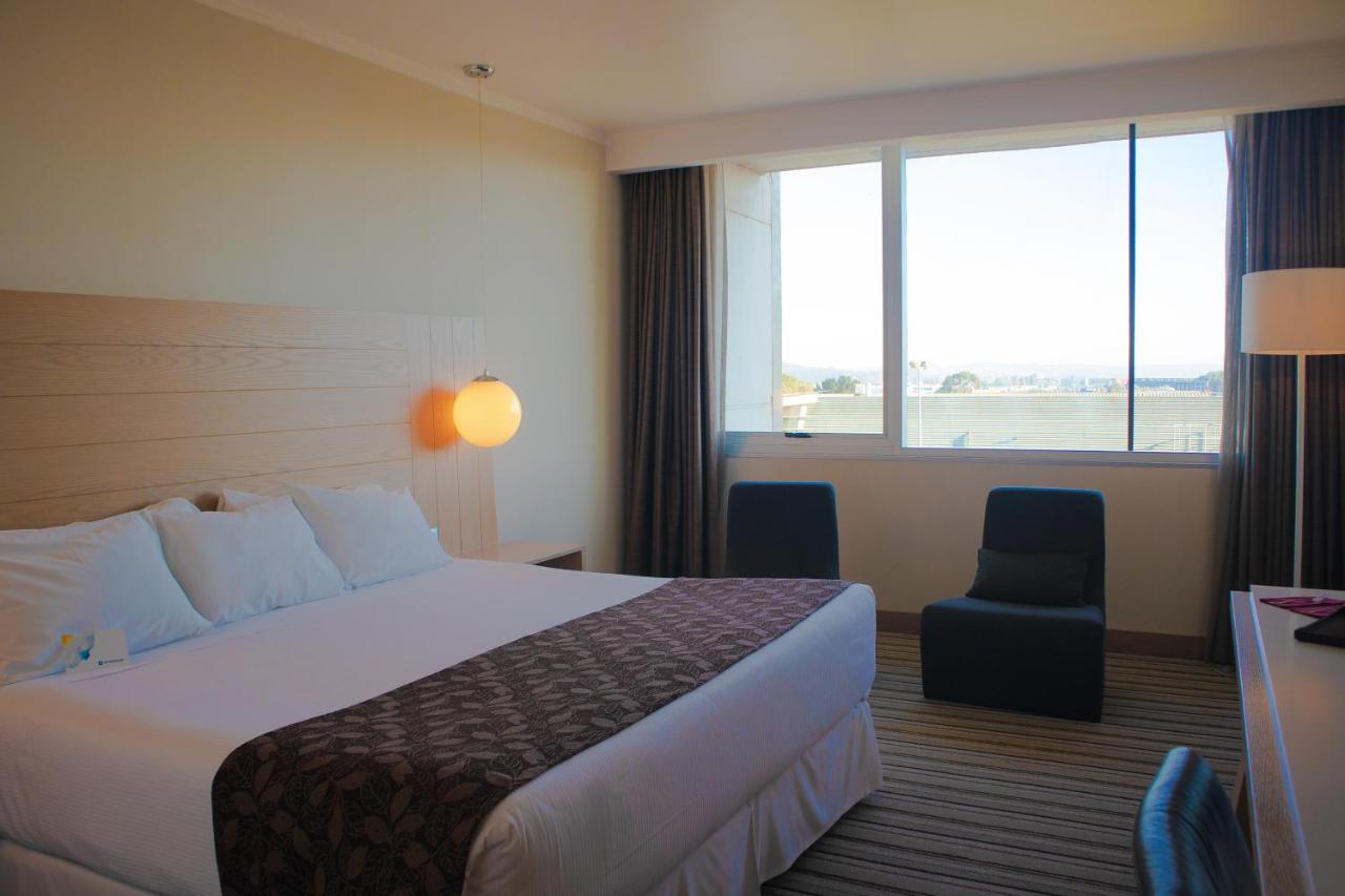 Отель Wyndham Concepcion Pettra Экстерьер фото A room at the hotel