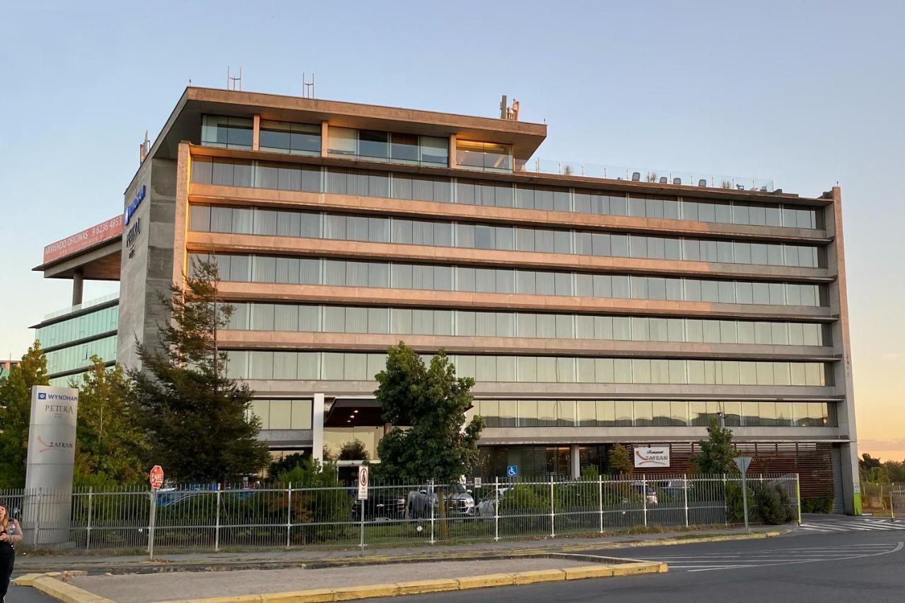 Отель Wyndham Concepcion Pettra Экстерьер фото The terminal