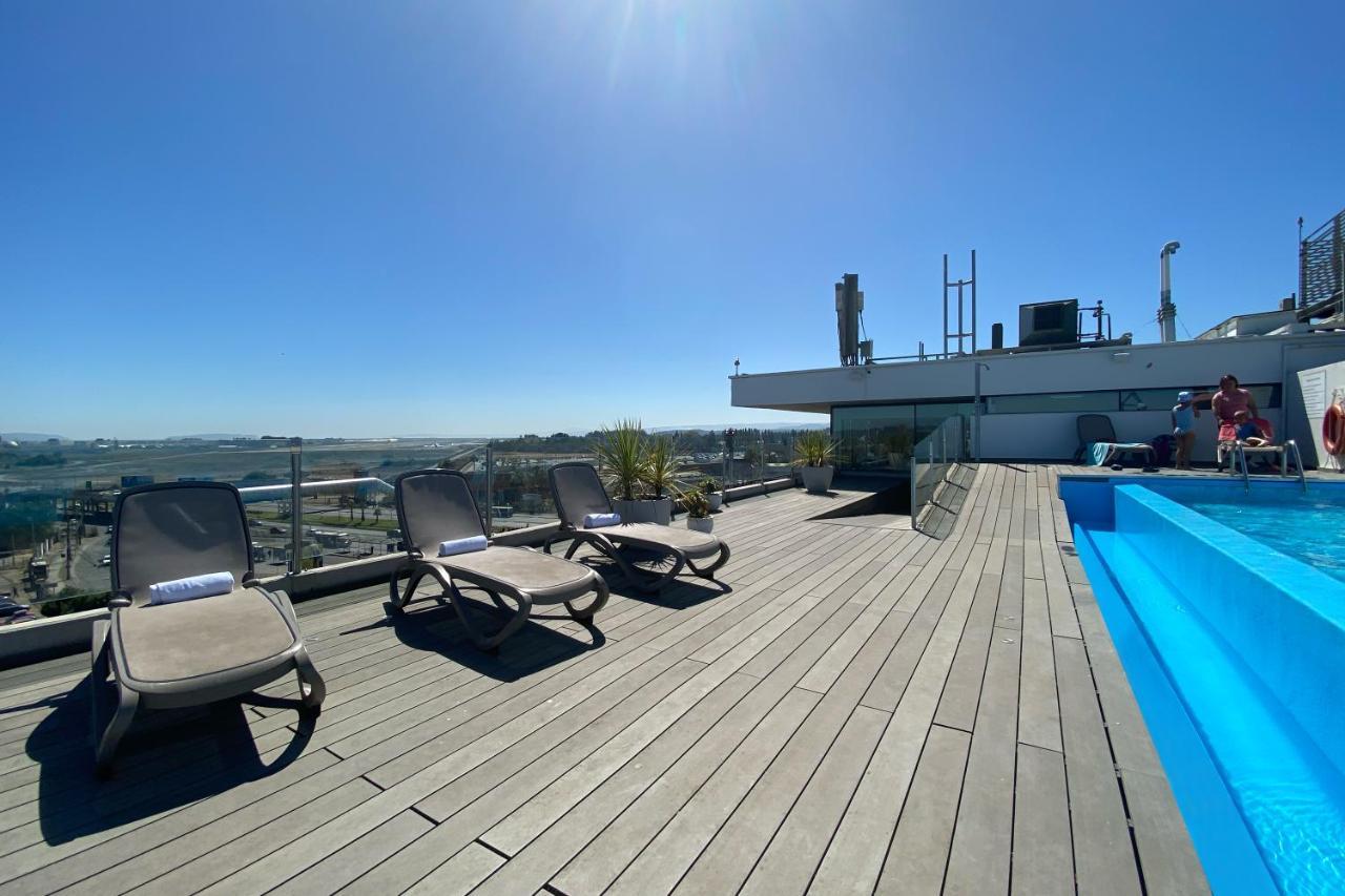 Отель Wyndham Concepcion Pettra Экстерьер фото Rooftop pool at the hotel
