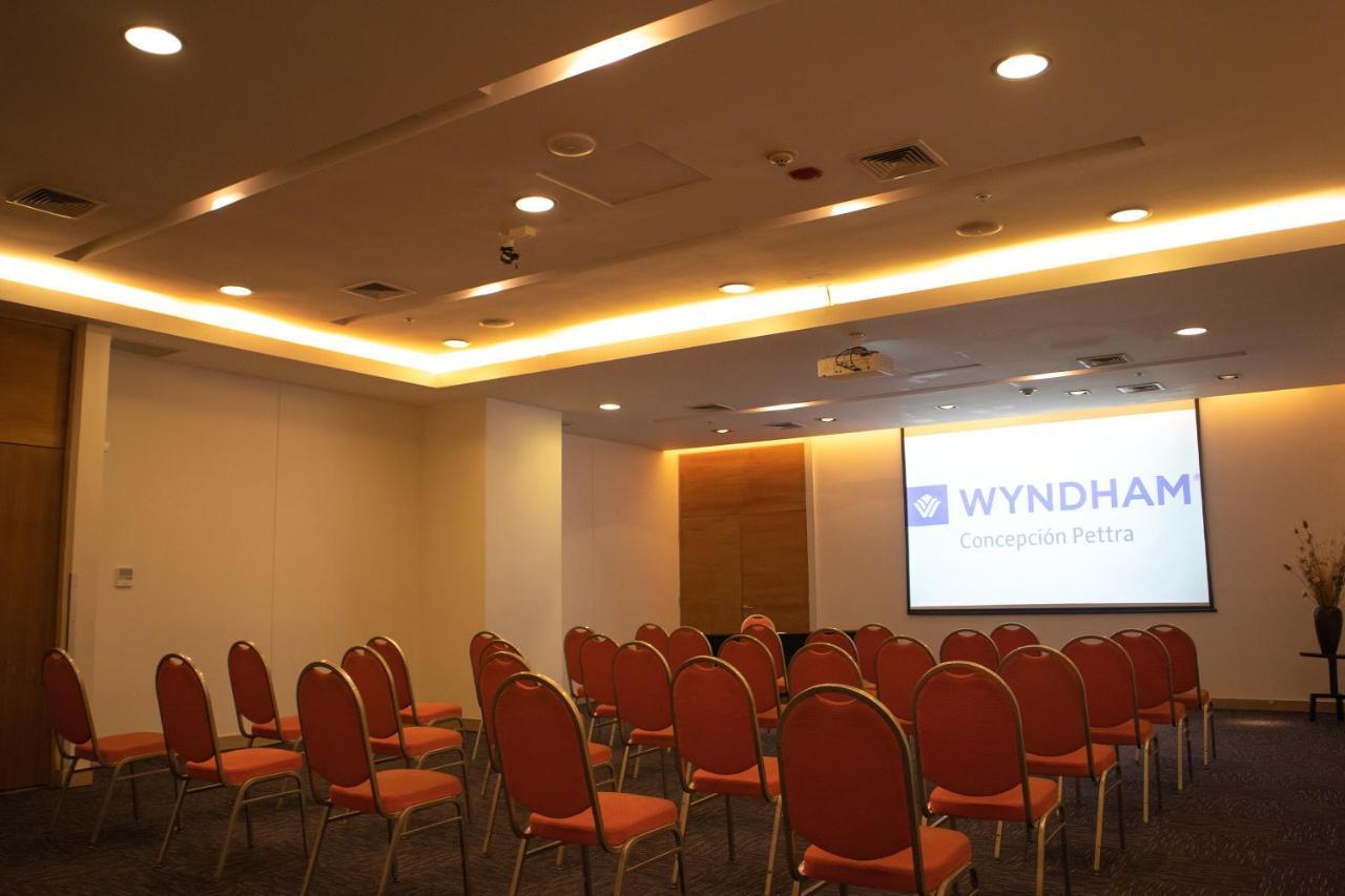 Отель Wyndham Concepcion Pettra Экстерьер фото A meeting room at the hotel