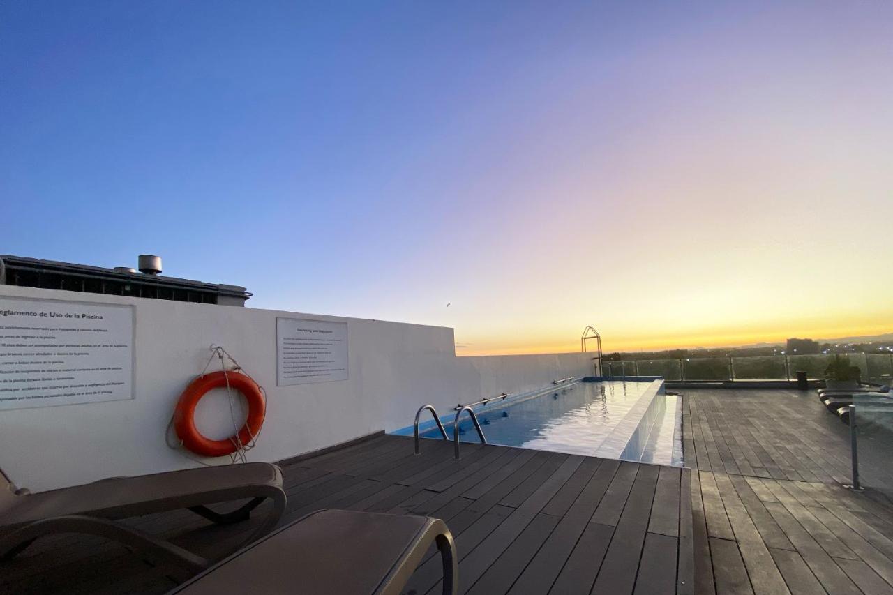 Отель Wyndham Concepcion Pettra Экстерьер фото Rooftop pool at the hotel
