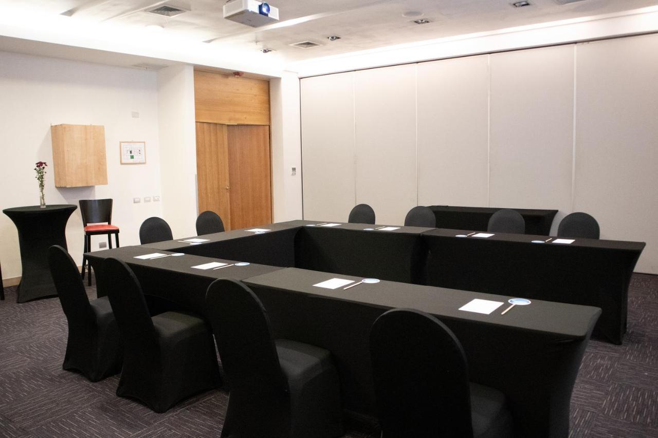 Отель Wyndham Concepcion Pettra Экстерьер фото A meeting room at the hotel