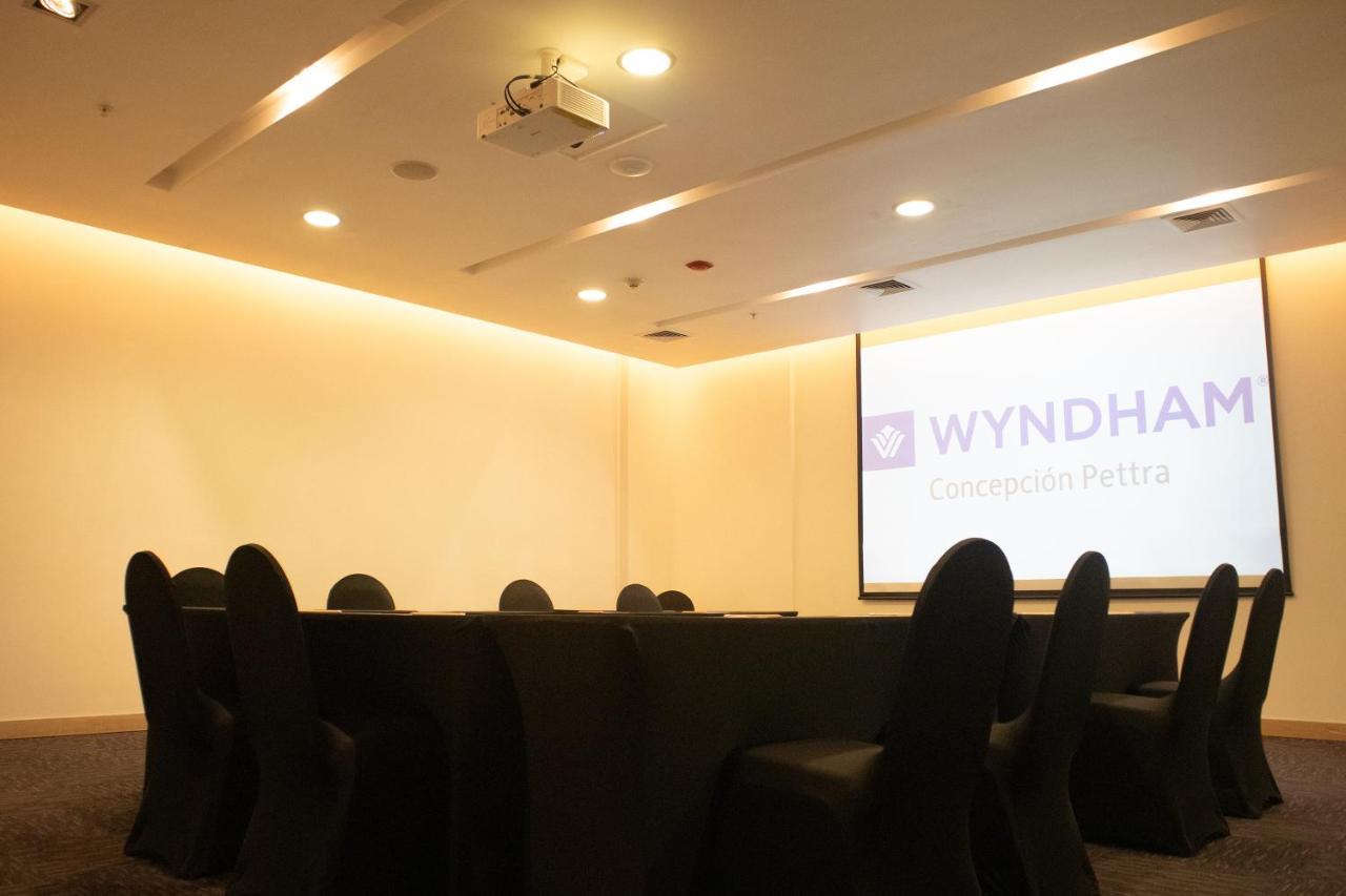 Отель Wyndham Concepcion Pettra Экстерьер фото A meeting room at a hotel