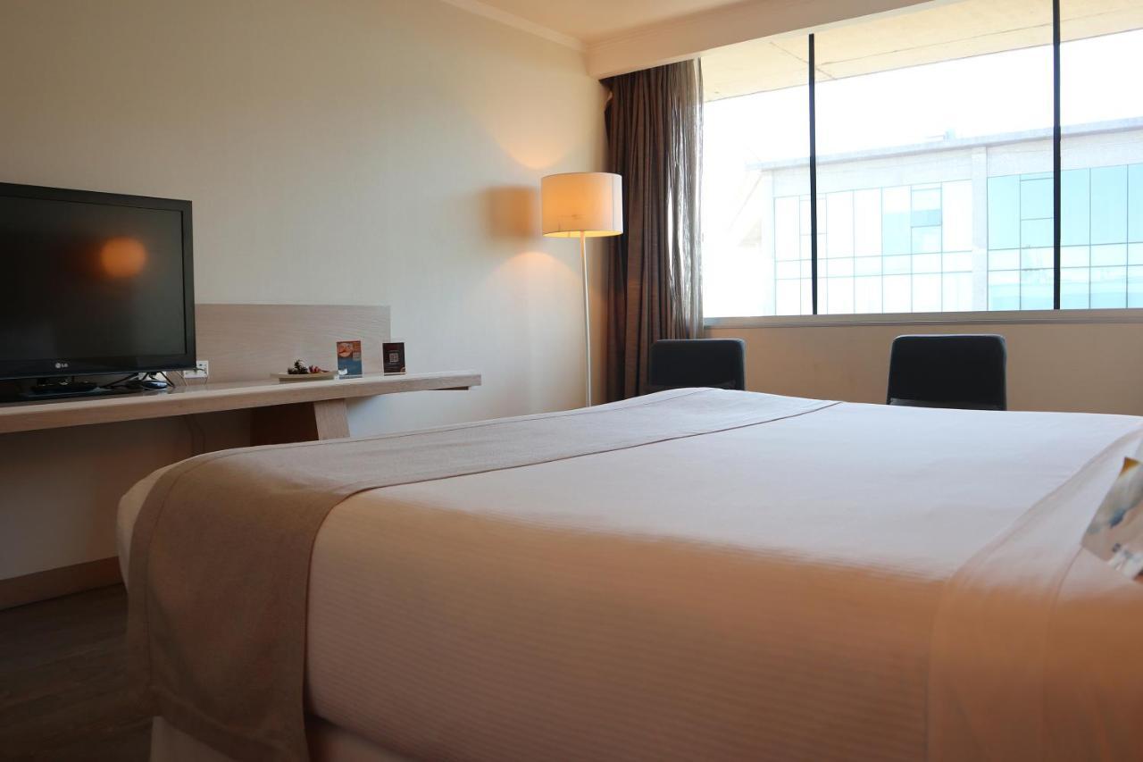 Отель Wyndham Concepcion Pettra Экстерьер фото A room at the hotel