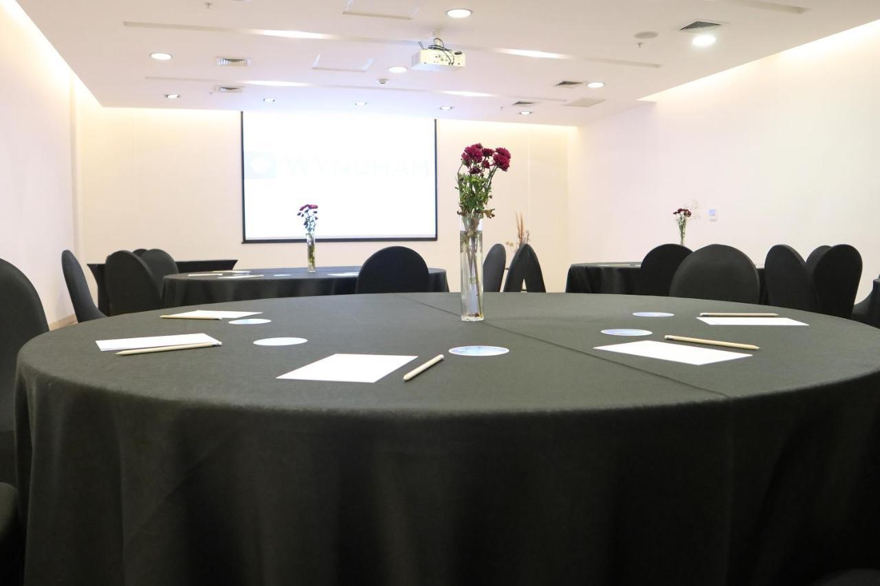 Отель Wyndham Concepcion Pettra Экстерьер фото Meeting room