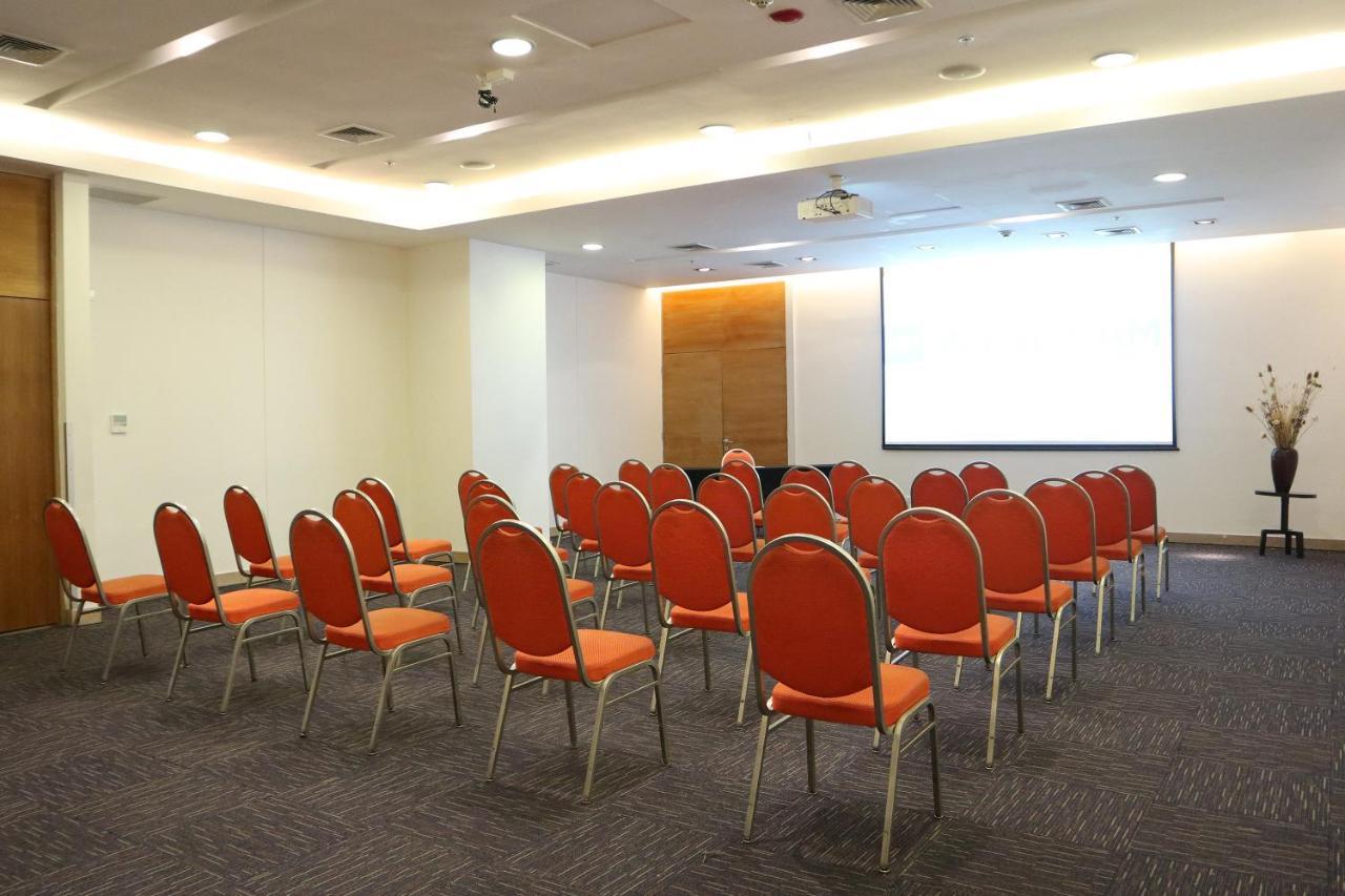 Отель Wyndham Concepcion Pettra Экстерьер фото A typical meeting room