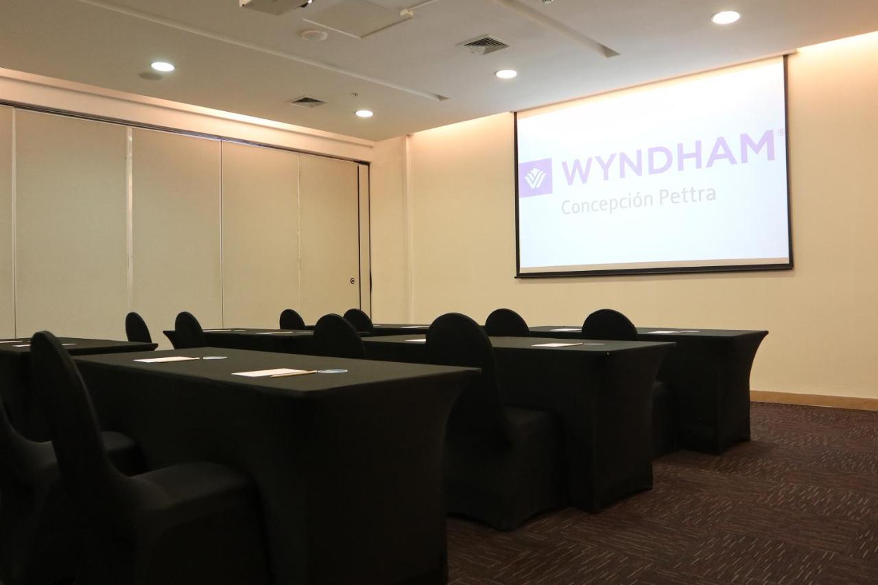 Отель Wyndham Concepcion Pettra Экстерьер фото A meeting room at the hotel